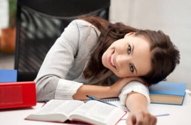 “Caminho Sagrado: Os 5 Melhores Livros de Devocionais para Mulheres Inspiradoras”